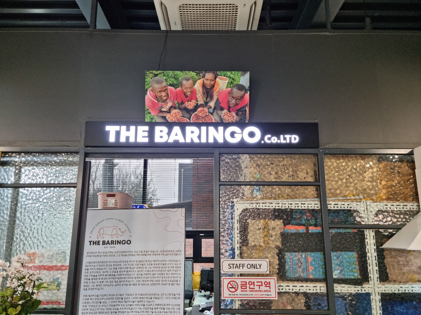 installation photo cafe THE BARINGO 1
